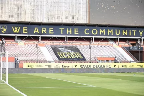 حداد ولافتات وصور تكريمية.. لحظات من الوفاء في افتتاحية الدوري المصري (صور)